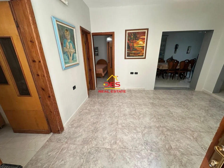 Vlore, jepet me qera shtepi 2+1+Ballkon Kati 0, 100 m² 400 € (Rruga Sadik Zotaj)