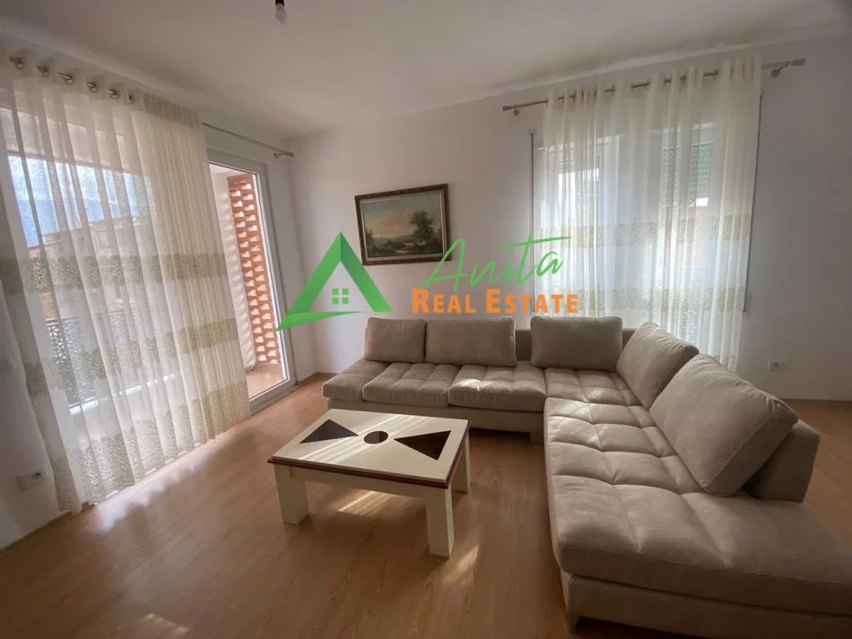 Tirane, jepet me qera apartament 2+1+Ballkon Kati 3, 100 m² 65000 Leke (Rruga Dibres)