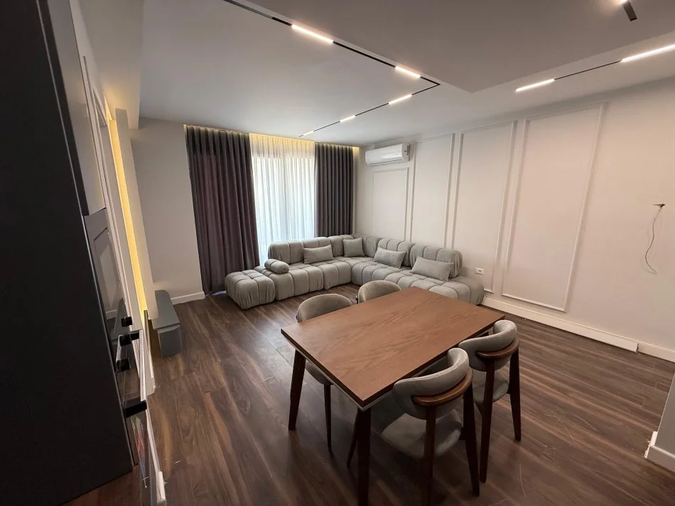 Tirane, jepet me qera apartament 2+1 Kati 4, 120 m² 1.000 € (Ish fusha e aviacionit)