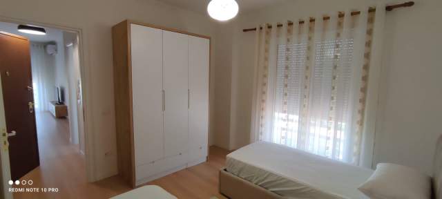Tirane, jepet me qera apartament Kati 7, 90 m² 550 Euro (prane Godines 15)