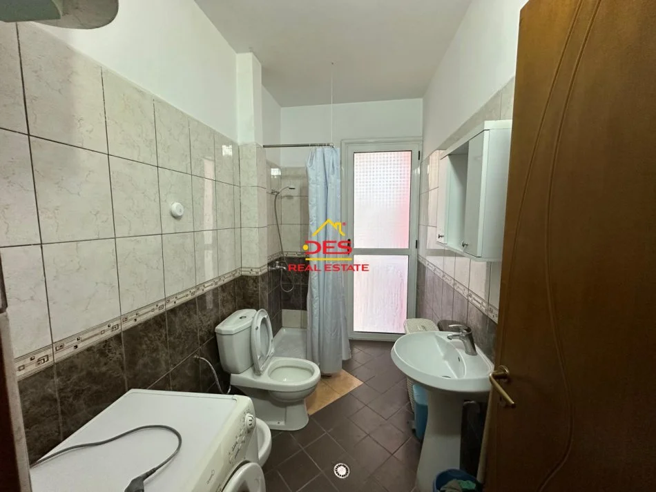 Vlore, jepet me qera apartament 1+1+Ballkon Kati 4, 70 m² 480 € (Rruga Kosova)