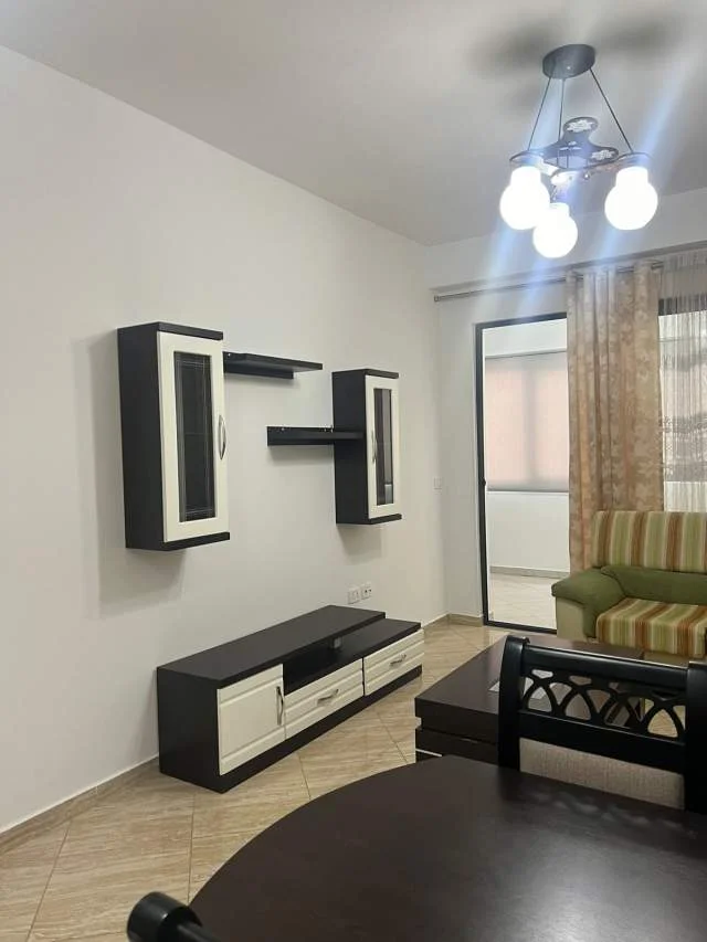 Tirane, jepet me qera apartament 1+1+BLK Kati 3, 70 m² 35.000 Leke (Rruga Teodor Keko)