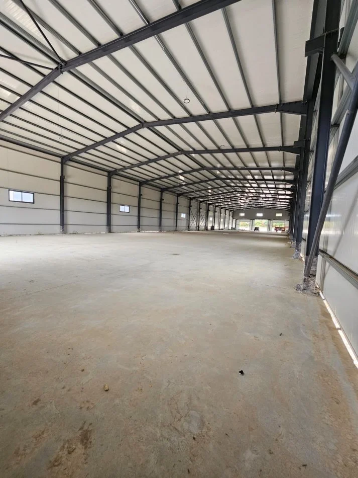 Durres, jepet me qera magazine Kati 0, 5.000 m² 6.000 € (rruga e ndroqit)