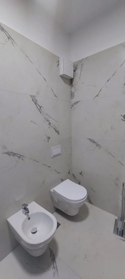 Tirane, jepet me qera apartament 2+1+Ballkon Kati 3, 100 m² 