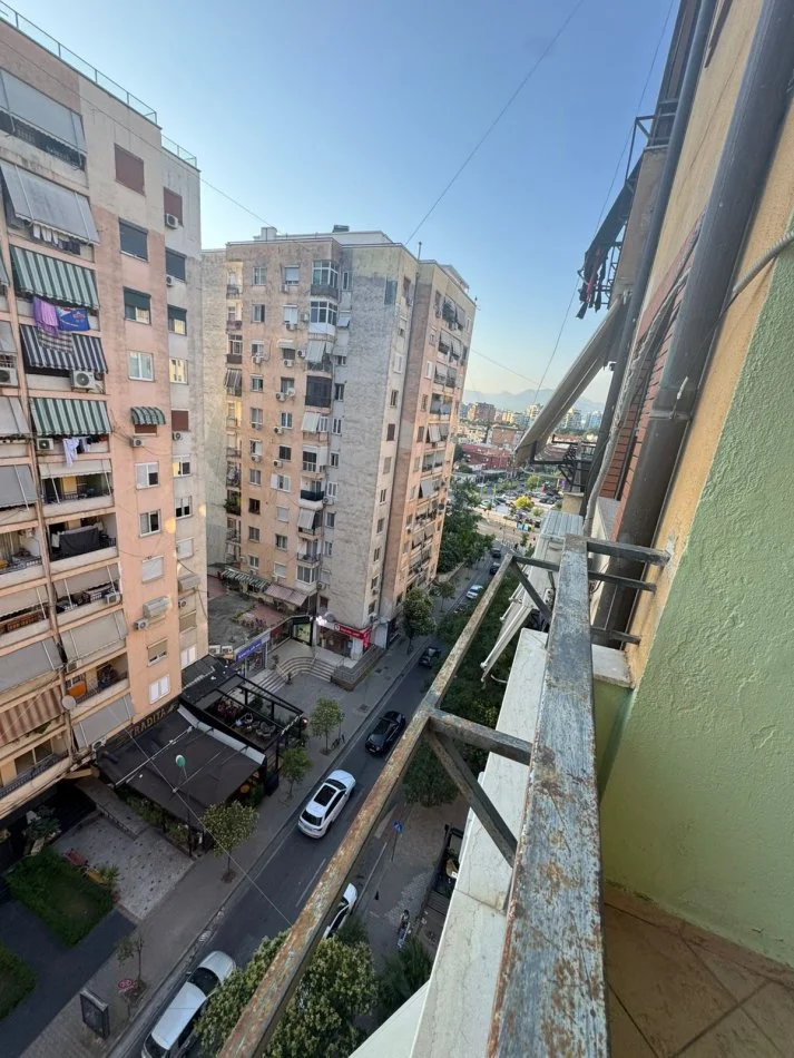 Tirane, jepet me qera apartament 2+1+2+Ballkon Kati 7, 125 m² 500 € (Komuna Parisit)