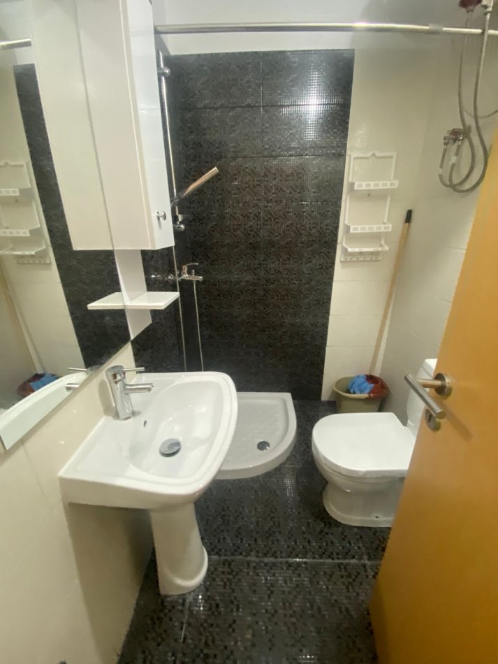 Tirane, jepet me qera apartament 1+1+Ballkon Kati 2, 66 m² 500€ (Liqeni i Thate Kompleksi Bora)