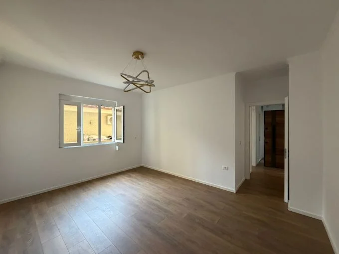 Tirane, shitet apartament 1+1 Kati 3, 46 m² 108.000 € (ish fusha e aviacionit)