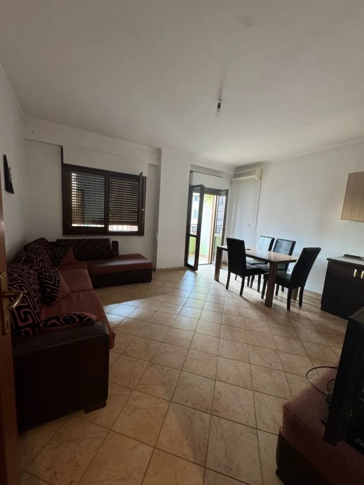 Tirane, jepet me qera apartament 2+1+2+Ballkon Kati 7, 125 m² 500 € (Komuna Parisit)