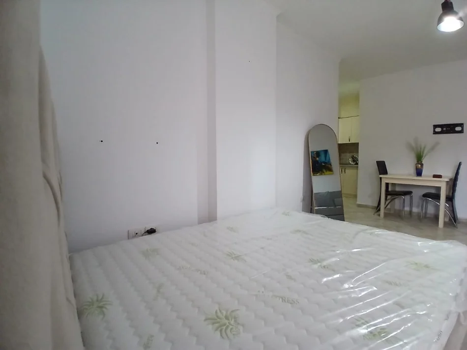 Tirane, jepet me qera garsonier Kati 3, 40 m² 500 € (Rruga e Barrikadave)