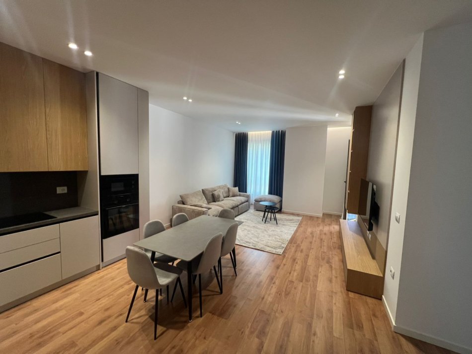 Tirane, jepet me qera apartament 3+1+Ballkon Kati 7, 134 m² 2.100 € (Rruga Faik Konica)