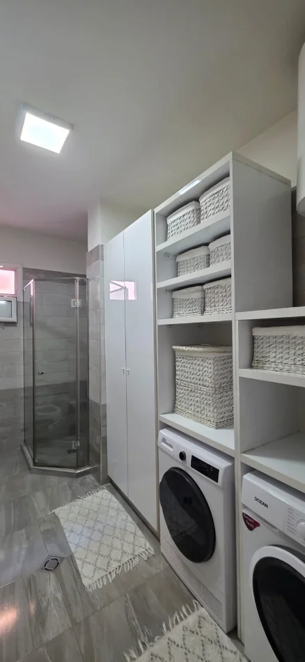 Tirane, jepet me qera apartament 2+1 Kati 4, 87 m² 700 € (LIQENI ARTIFICIAL)