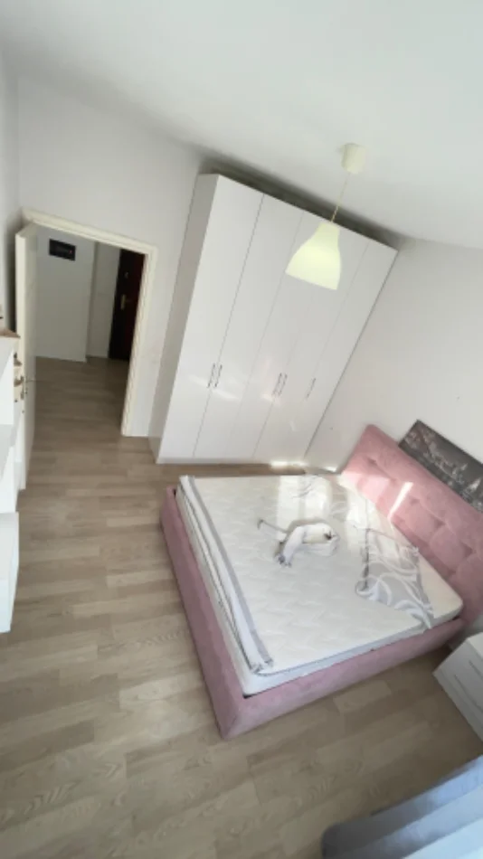 Tirane, jepet me qera apartament 2+1 Kati 5, 94 m² 650 € (Ngjit me fondacionin Eleonor)