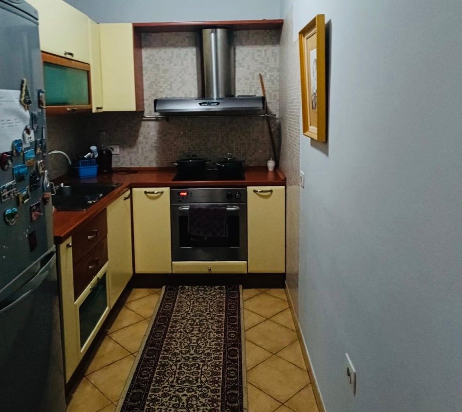 Tirane, jepet me qera apartament 1+1 Kati 5, 58 m² 580 € (Rruga e Elbasanit)