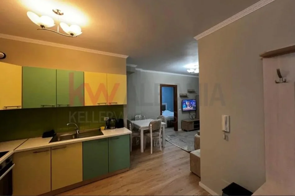 Tirane, jepet me qera apartament 1+1+Ballkon Kati 3, 55 m² 500 € (Xhamia e Tabakeve)