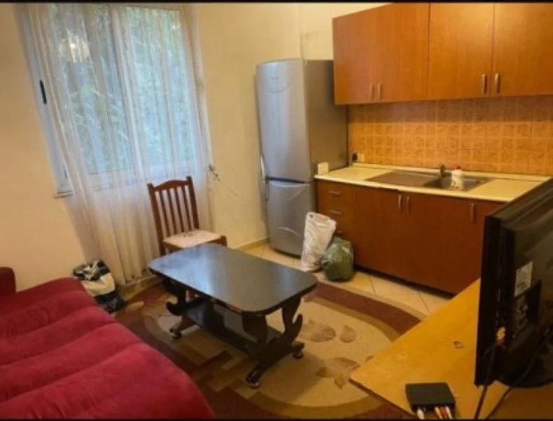 Tirane, jepet me qera Vile 1+1 Kati 3, 250 € (Vilat Gjermane)