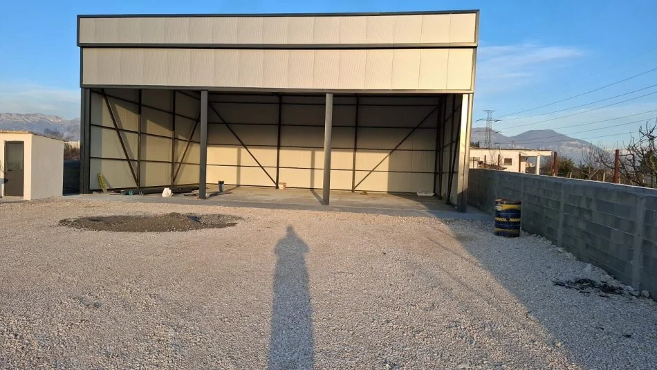 Tirane, jepet me qera Kati 0, 200 m² 1.100 € 