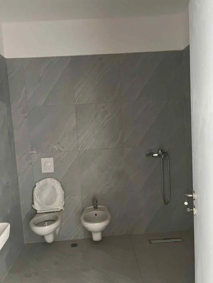 Tirane, jepet me qera apartament 2+1 BOSH Kati 3, 100 m² 500 € (ASTIR KOMPLEKSI MOLLA)
