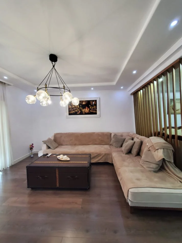 Qera, Apartament 2+1+2, Komuna e Parisit, Tiranë