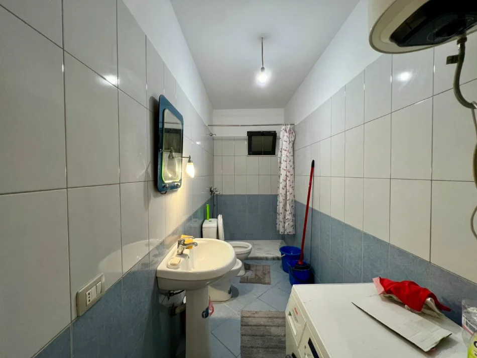 Tirane, jepet me qera apartament 2+1+Ballkon Kati 1, 96 m² 450 € (Rruga Besim Alla)