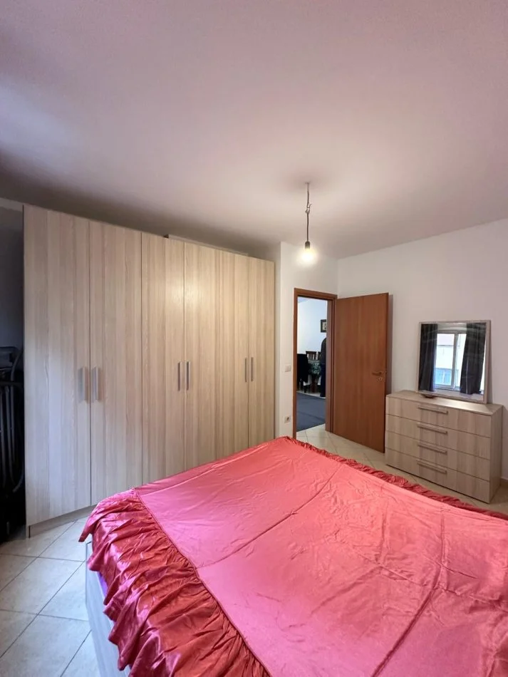Tirane, jepet me qera apartament 1+1 Kati 2, 60 m² 350 € (Bulevardi Migjeni)