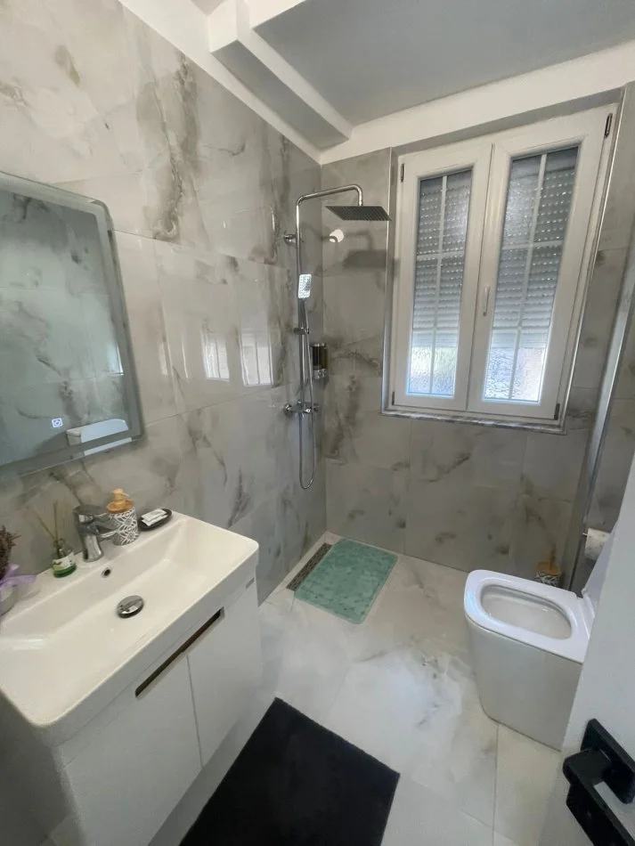 Tirane, jepet me qera apartament 1+1 Kati 2, 60 m² 600 € (21 Dhjetori)