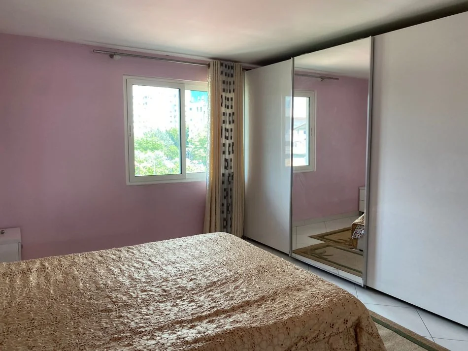 Tirane, jepet me qera apartament 2+1+Ballkon Kati 3, 140 m² 700 € (Don Bosko)