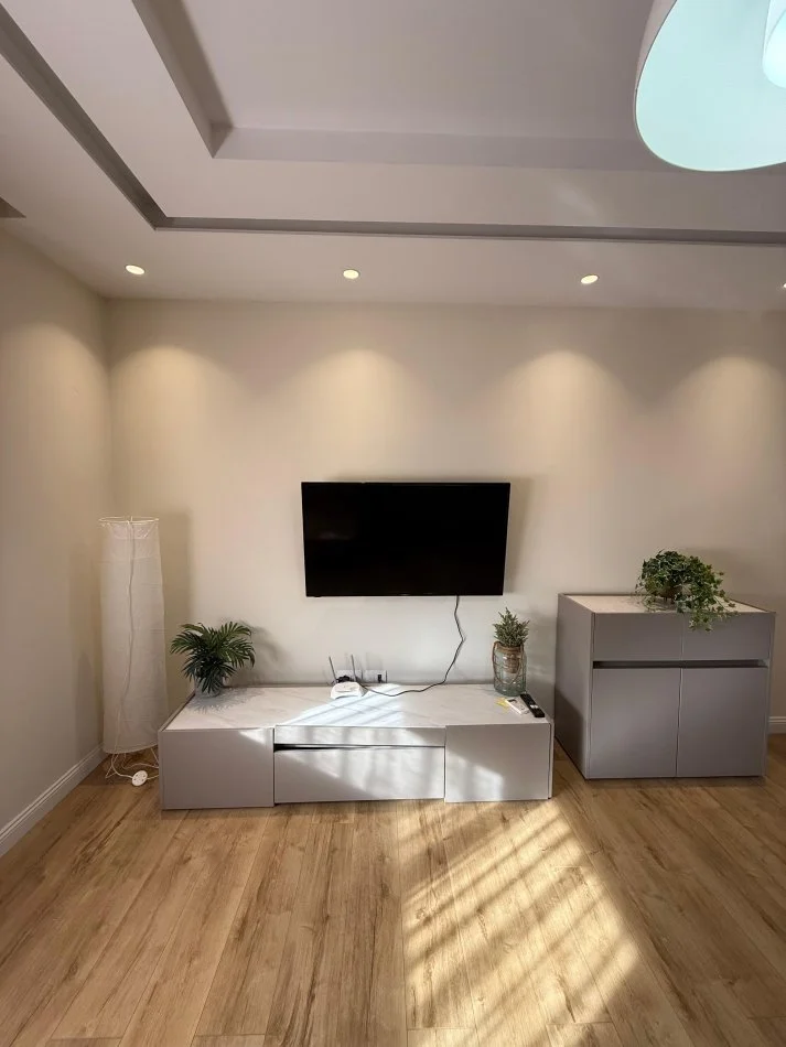 Tirane, jepet me qera apartament 2+1 , 85 m² 1.000 € (Bllok)