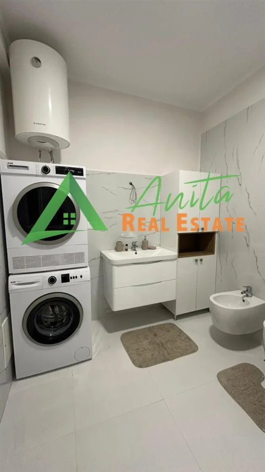 Tirane, jepet me qera apartament 2+1+Ballkon Kati 5, 75 m² 750 € (Shkolla e Baletit)