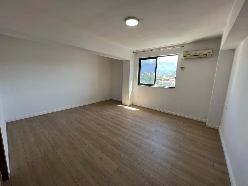 Tirane, jepet me qera apartament 2+1 Kati 6, 120 m² 950 € (Rruga Ibrahim rugova)