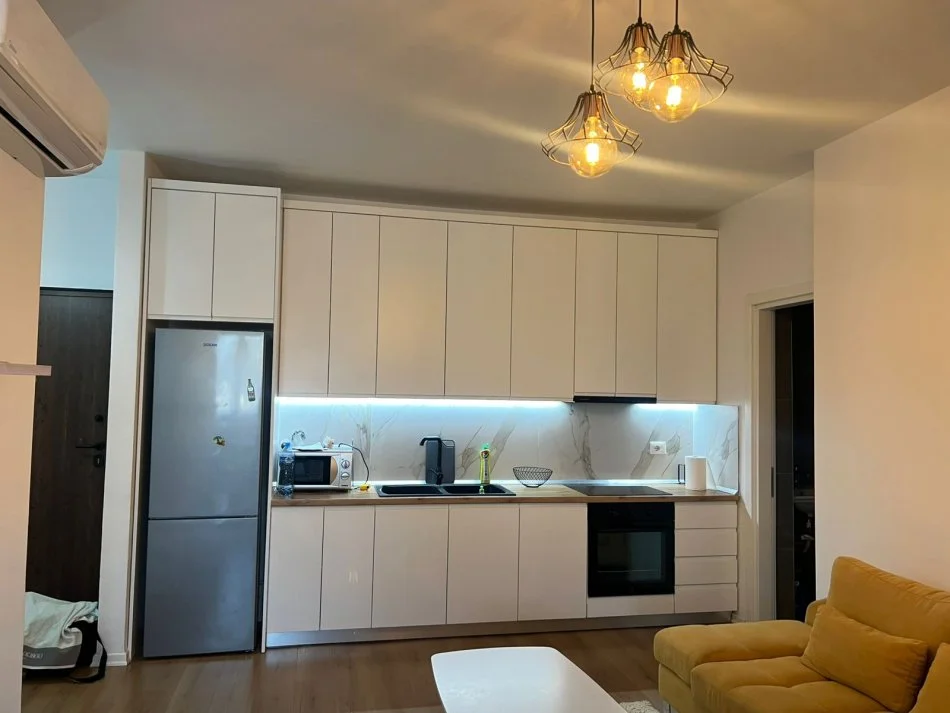 Tirane, jepet me qera apartament 1+1+Ballkon Kati 4, 87 m² 550 € (Grand Gallery)