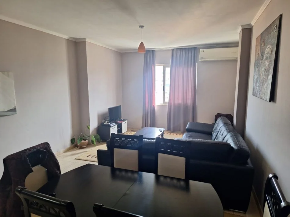 Tirane, jepet me qera apartament 2+1+Ballkon Kati 9, 120 m² (Stacioni i Trenit Pas Bar New York)