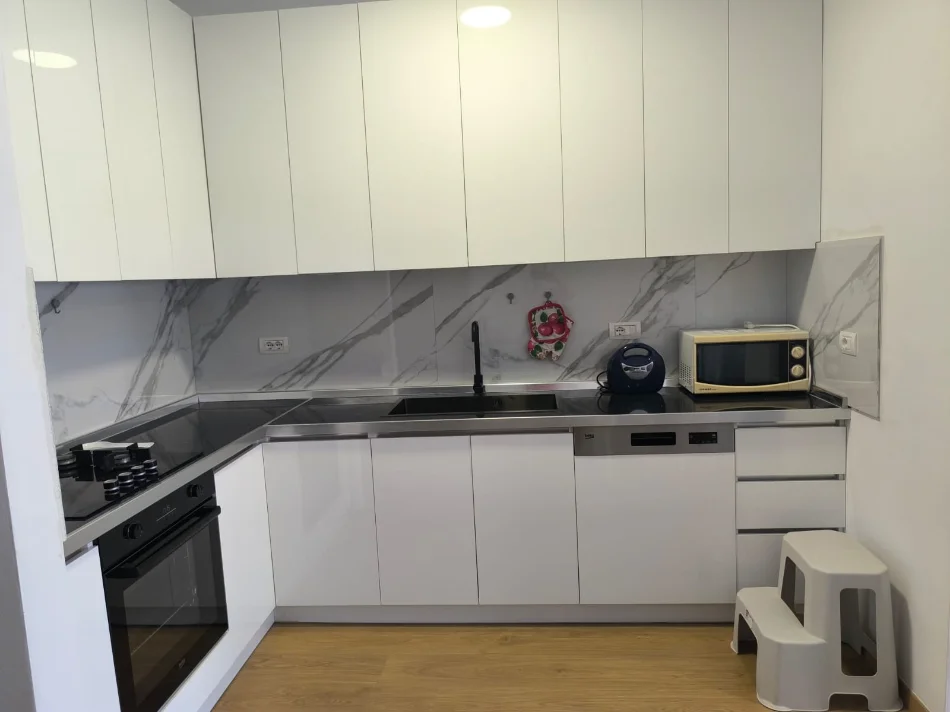 Tirane, jepet me qera apartament 2+1 Kati 4, 86 m² 800 € (Don Bosko)