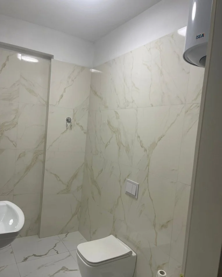 Tirane, jepet me qera apartament 1+1+Ballkon Kati 1, 60 m² 500 € 