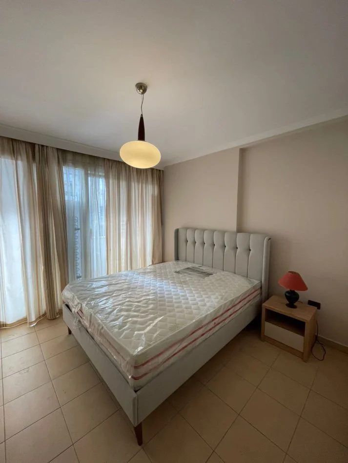 Tirane, jepet me qera apartament 2+1 , 85 m² (ish ekspozita)