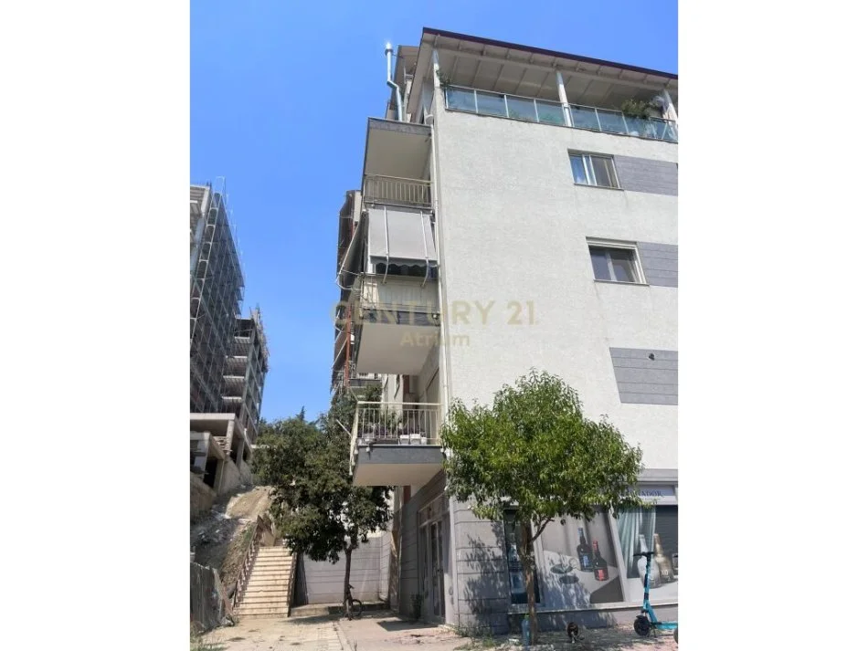 Tirane, shitet apartament 1+1 Kati 1, 77 m² 144.500 € 