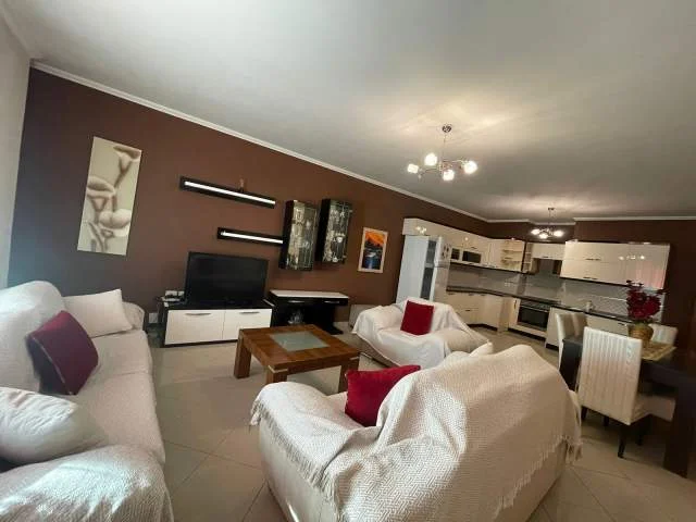 Tirane, jepet me qera apartament 2+1+BLK Kati 8, 90 m² 500 Euro (Rruga e Kavajes)