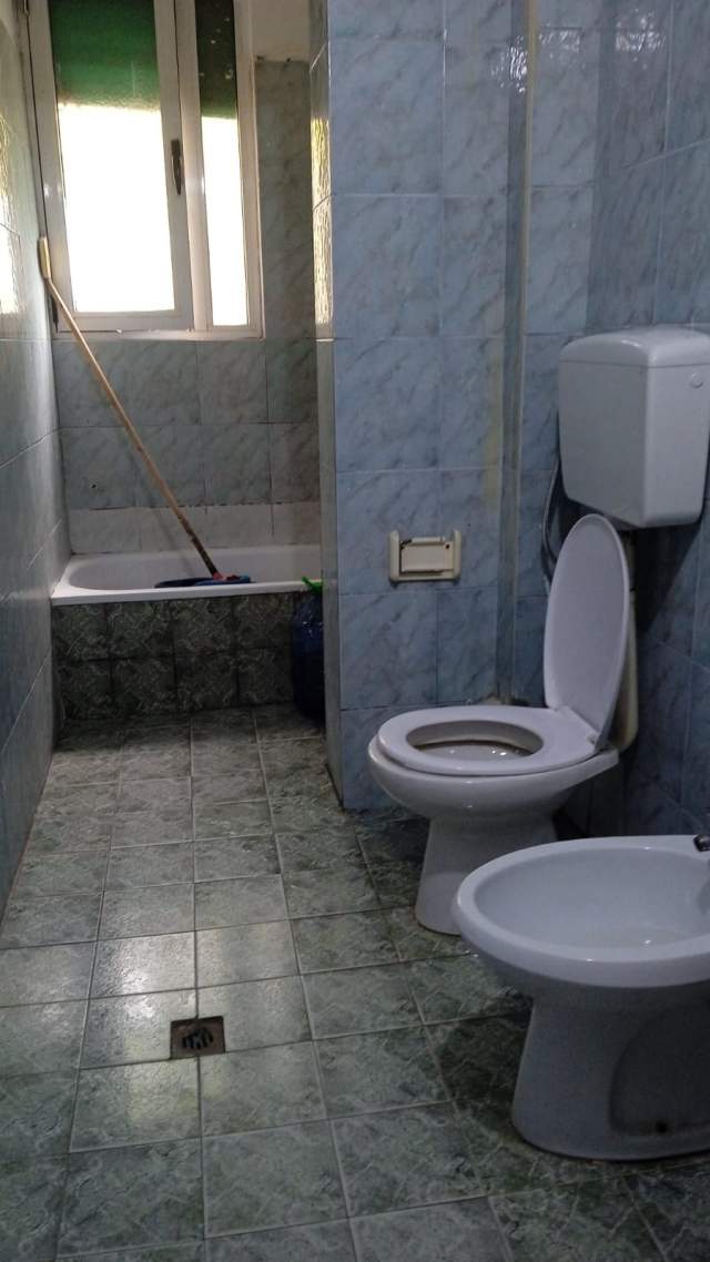 Tirane, jepet me qera apartament 1+1+BLK Kati 3, 80 m² 30.000 Leke (Spitali)