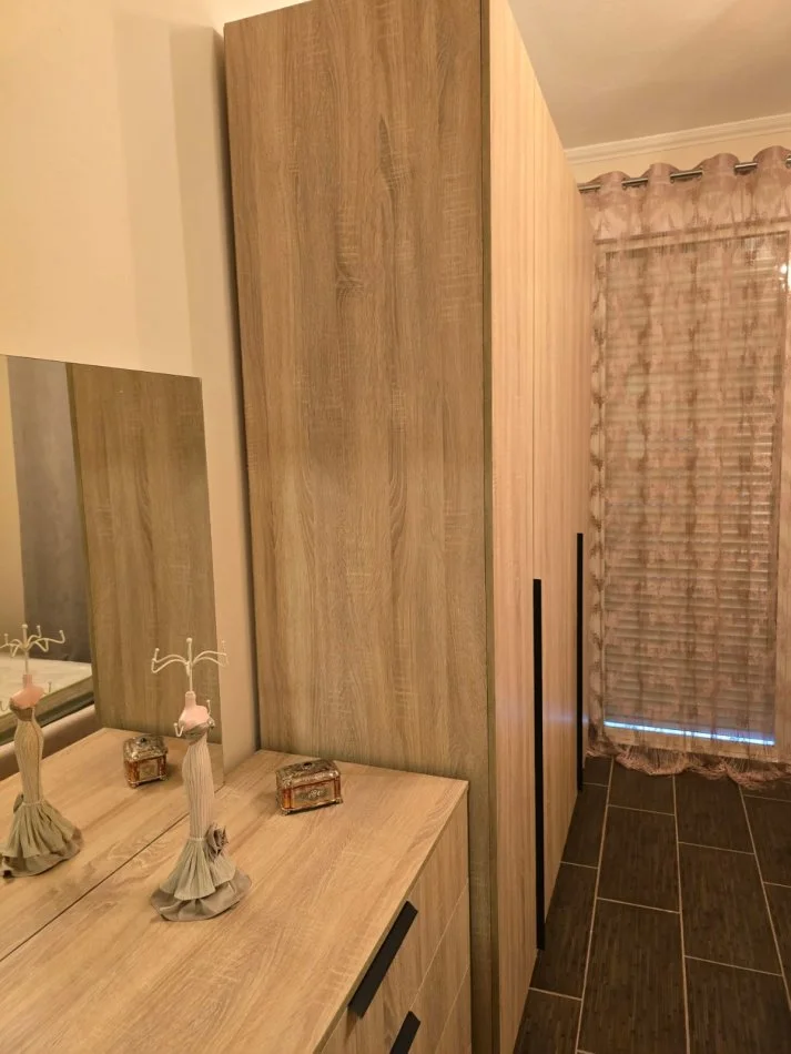 Tirane, jepet me qera apartament 2+1+Ballkon Kati 4, 90 m² 500 € 