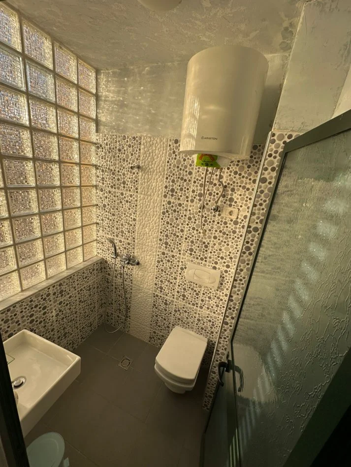 Tirane, jepet me qera apartament 2+1+Ballkon Kati 1, 117 m² 650 € (ptoptani)