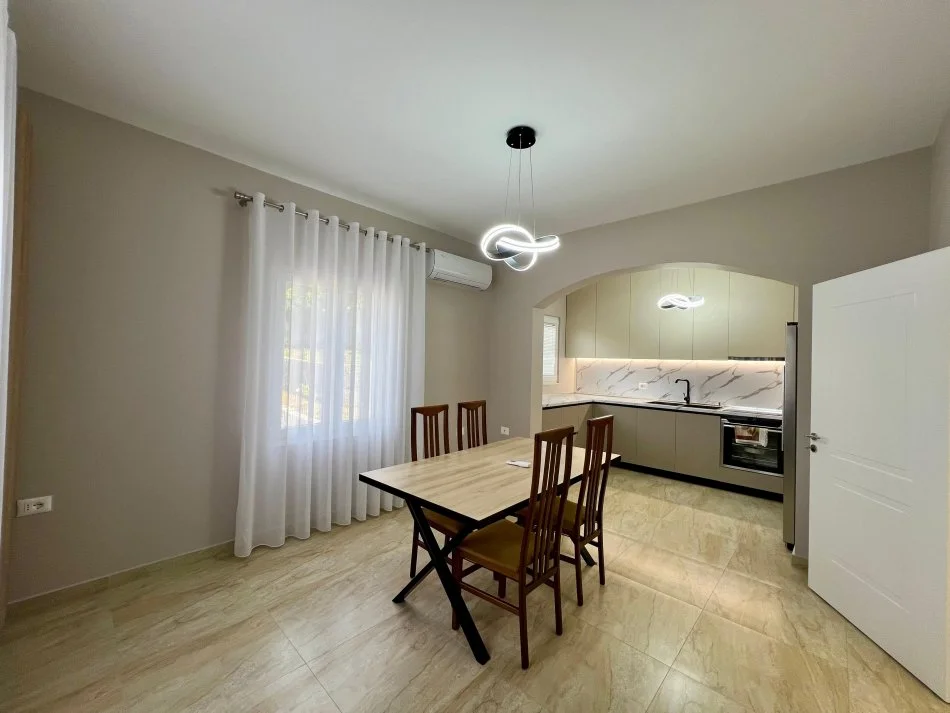 Tirane, shitet Vile 3+1+Aneks+Ballkon Kati 2, 174 m² 450.000 € (Mullet)