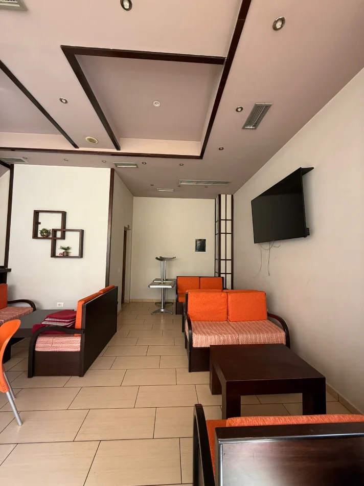 Tirane, jepet me qera dyqan Kati 0, 59 m² 450 € (rruga don bosko)