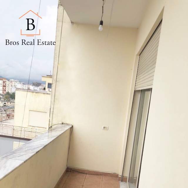 Tirane, jepet me qera 2+1 Kati 10, 98 m² 450 Euro