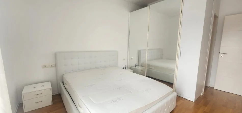 Tirane, jepet me qera apartament 2+1+Aneks+Ballkon Kati 4, 108 m² 800 € (ne Selite)