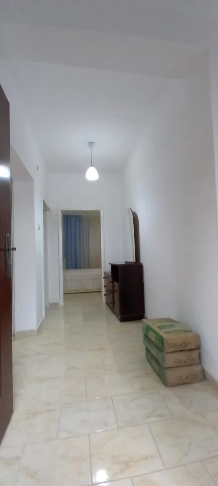 Tirane, jepet me qera shtepi 1 Katshe , 400 € (Prane Postes Selite)