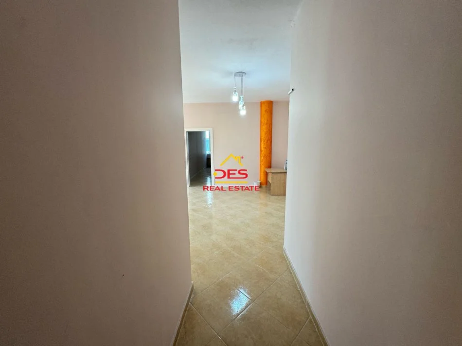 Vlore, jepet me qera ambjent biznesi Kati 2, 89 m² 350 € (Rruga Veledin kollozi)