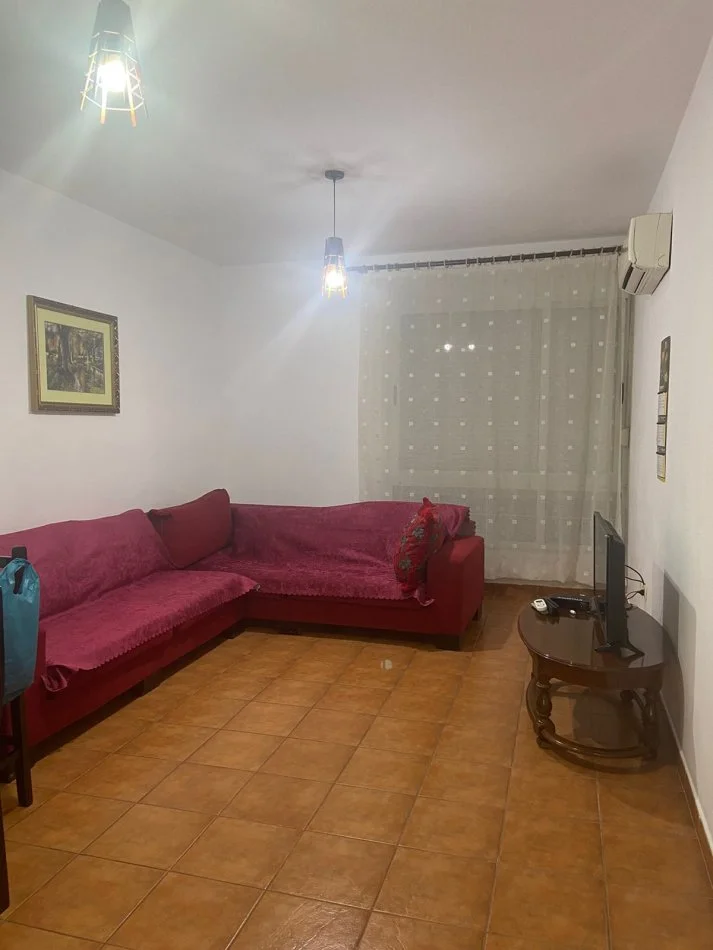 Tirane, jepet me qera apartament 1+1 Kati 3, 68 m² 500 € (Ministria e Jashtme)