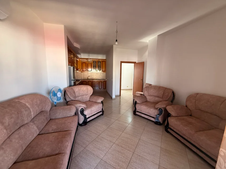 Durres, Jepet me Qera apartament 2+1+Ballkon Kati 8, 80 m²
