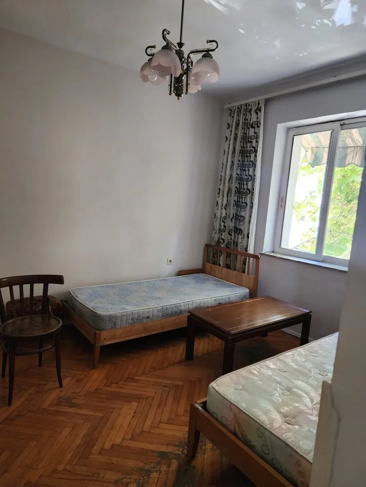 Tirane, jepet me qera apartament 2+1 Kati 2, 