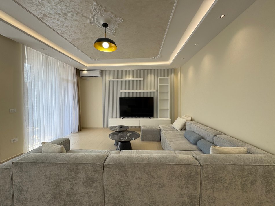 Tirane, Jepet me qera apartament 2+1+Ballkon Kati 6, 650 €