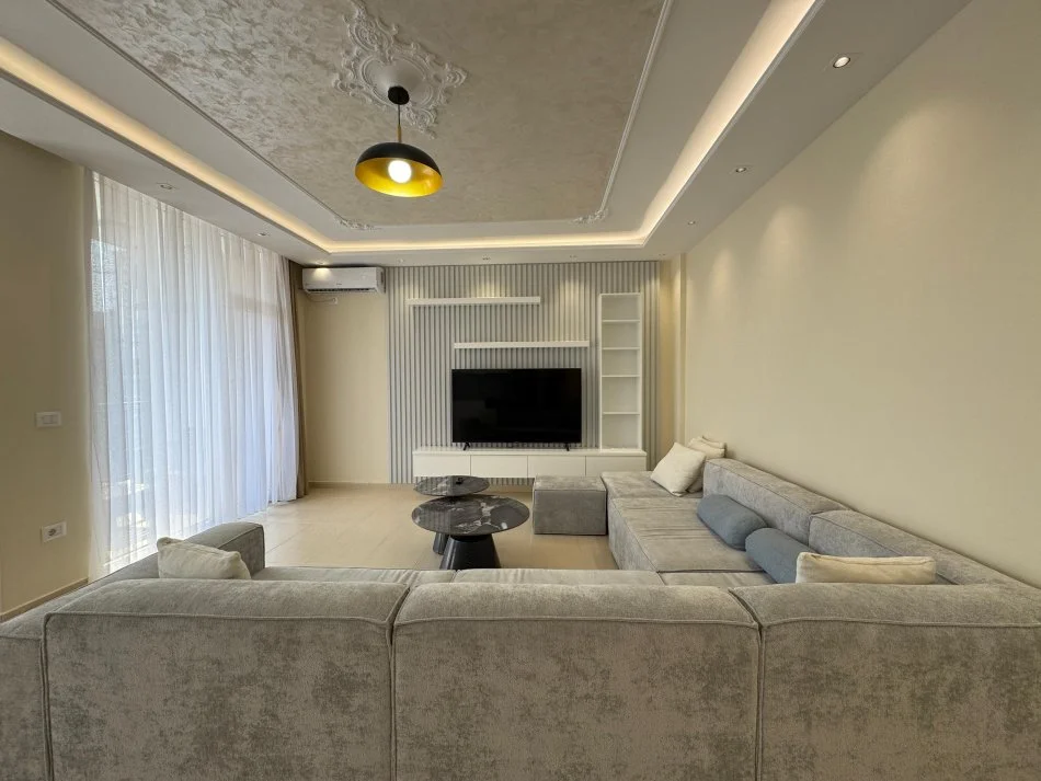 Tirane, Jepet me qera apartament 2+1+Ballkon Kati 6, 650 €